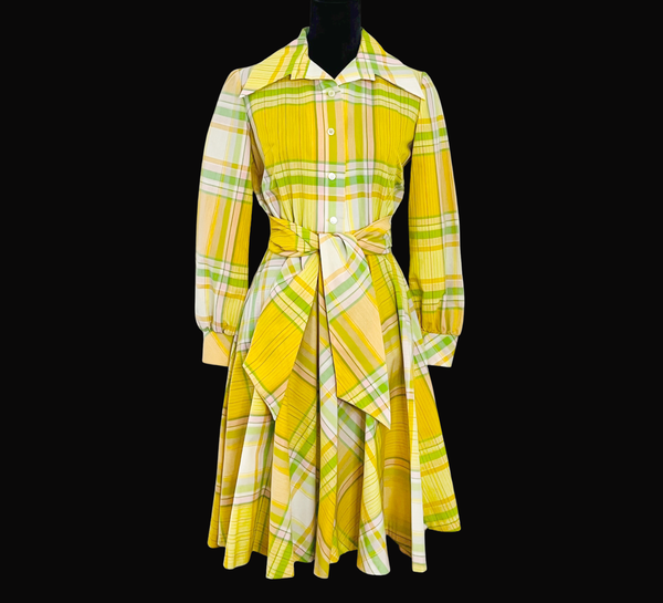 70s shirt dress Chaser Carlo Mini designed to bring a splash of color and joy to your wardrobe 1970s White Cotton Bird Print